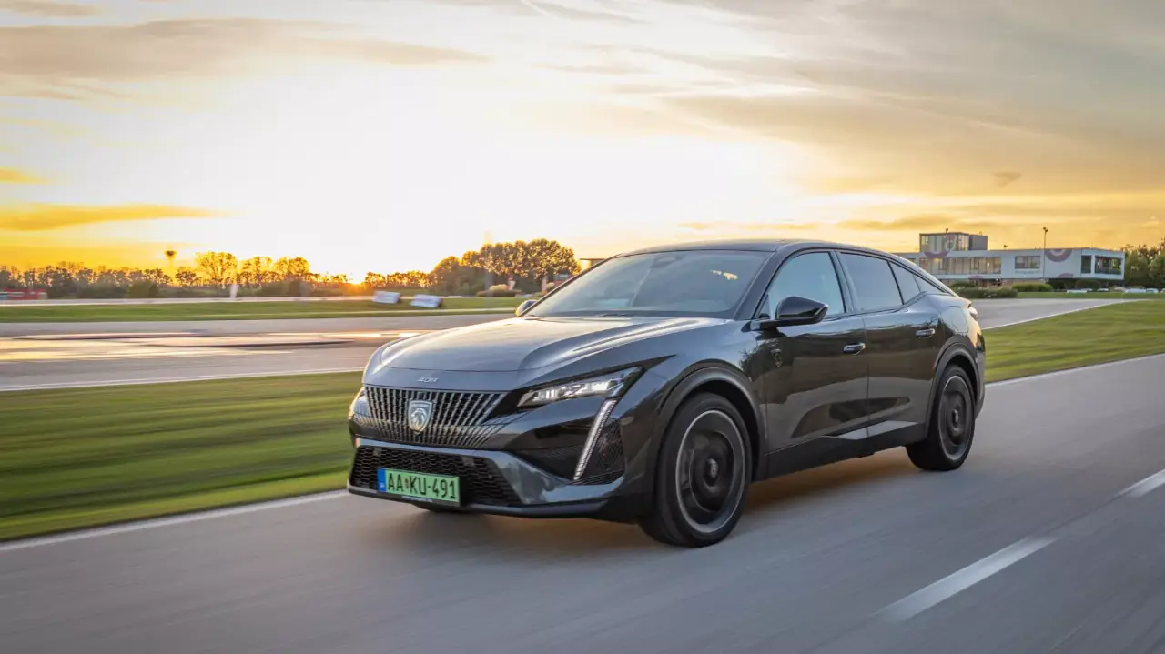 Vezetéstechnikai HaladóTréning Zsámbékon a Drivingcampen Saját Autóval