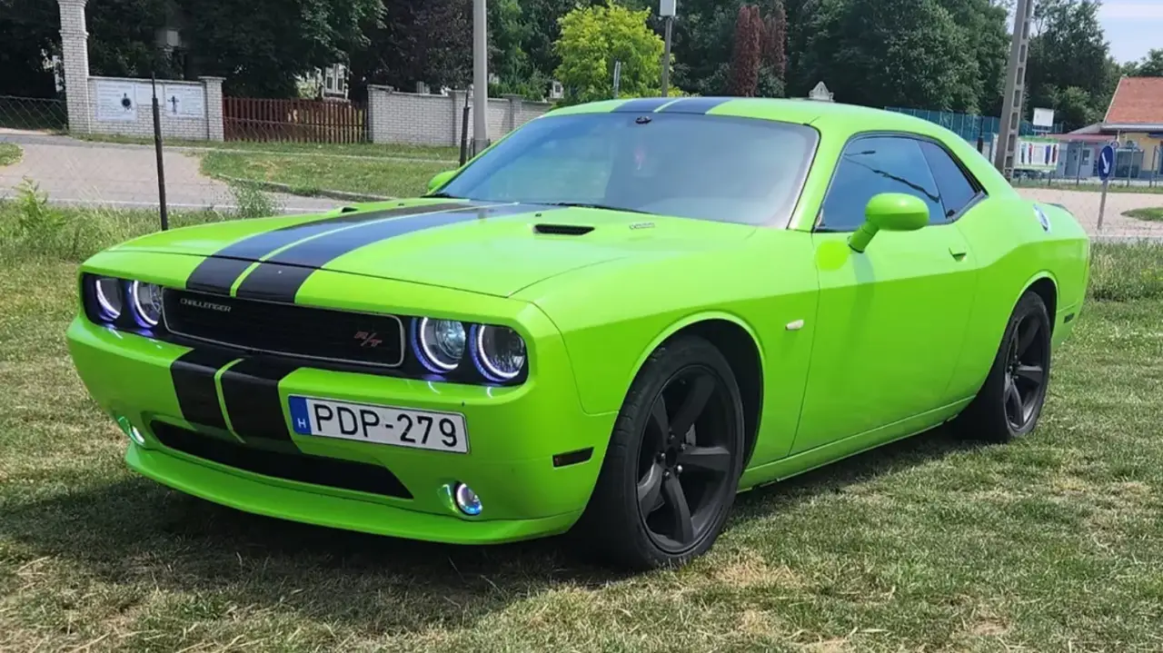 Dodge Challenger V8 élményvezetés vagy bérlés Polgárdi környékén