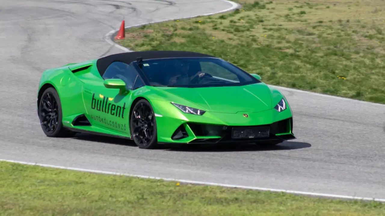 Lamborghini Huracán élményvezetés az M-Ringen – hétköznap/hétvégén