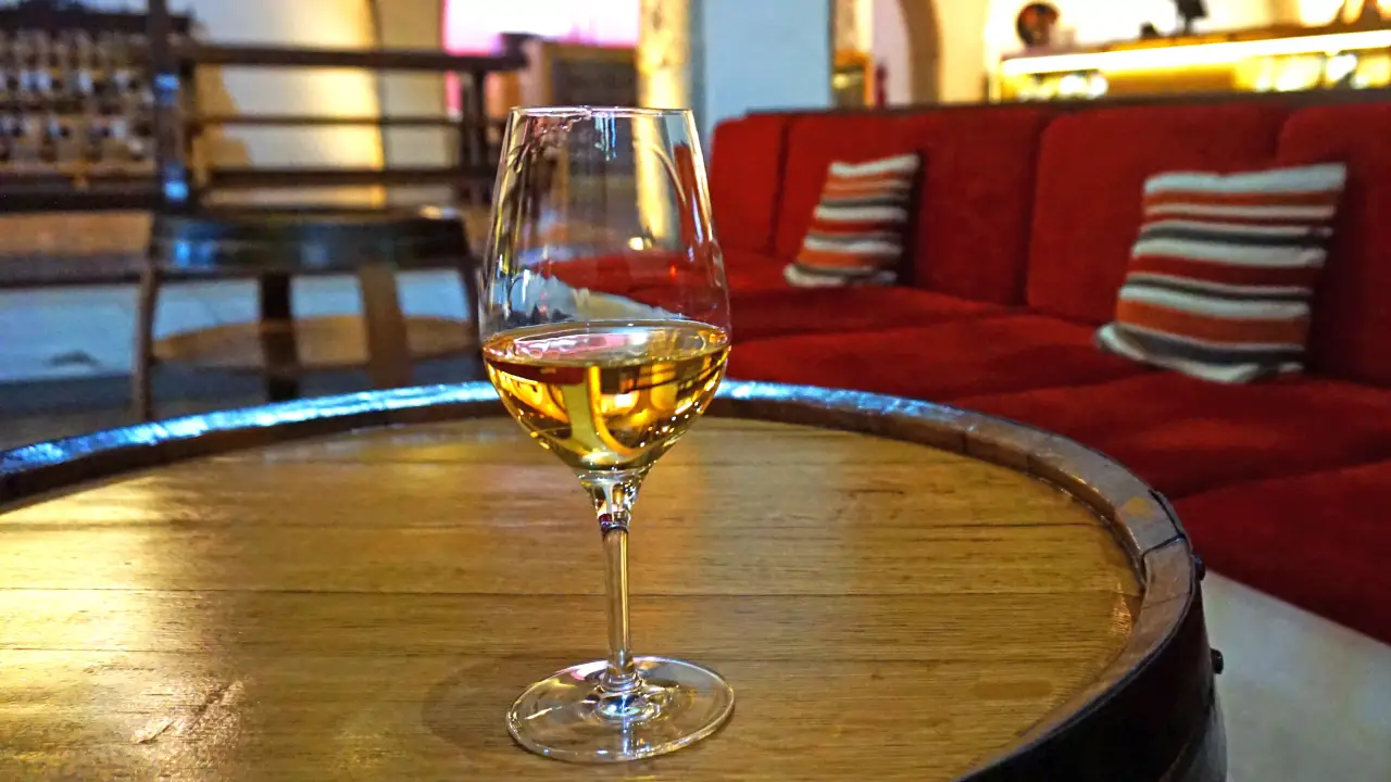 Borkóstolás a tokaji borvidéken Szerencsen a Ducsai János pincészetnél