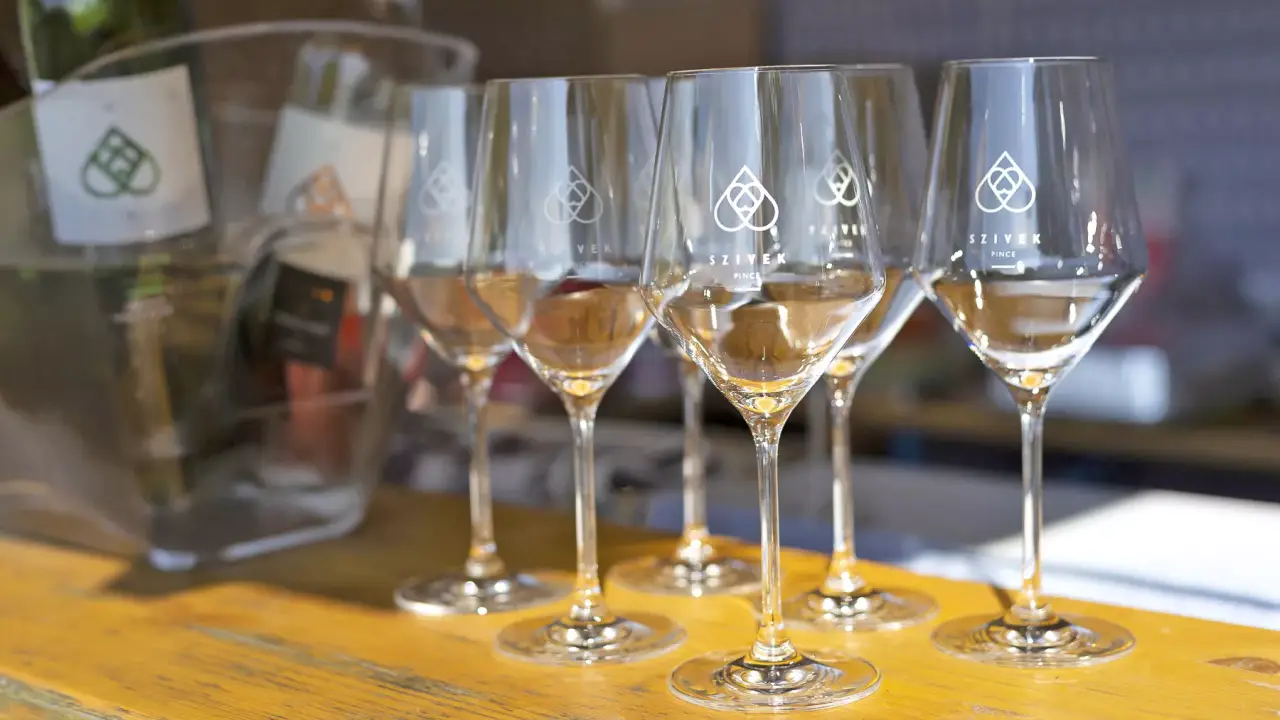 Kesztölci Szívek pincészeti borkóstoló - 8 boros