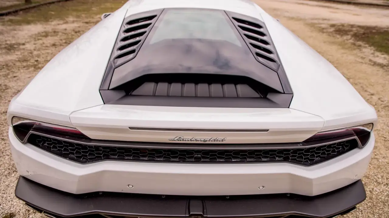 610 lóerős Lamborghini Huracan LP 610-4 autópályás vezetés