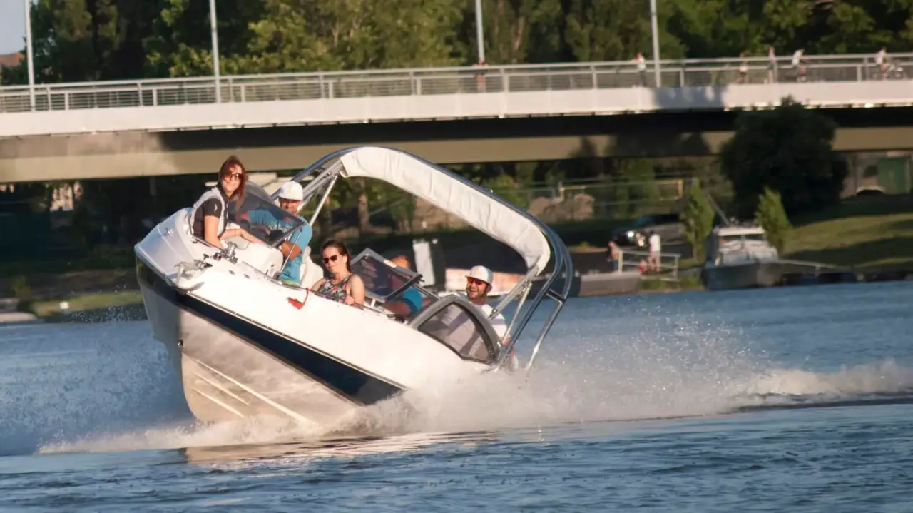 Izgalmas élményhajózás Győrben a Mosoni Dunán