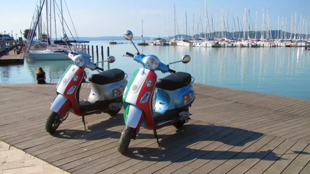2 órás Tihany-kerülő Vespa robogótúra 50 köbcentivel