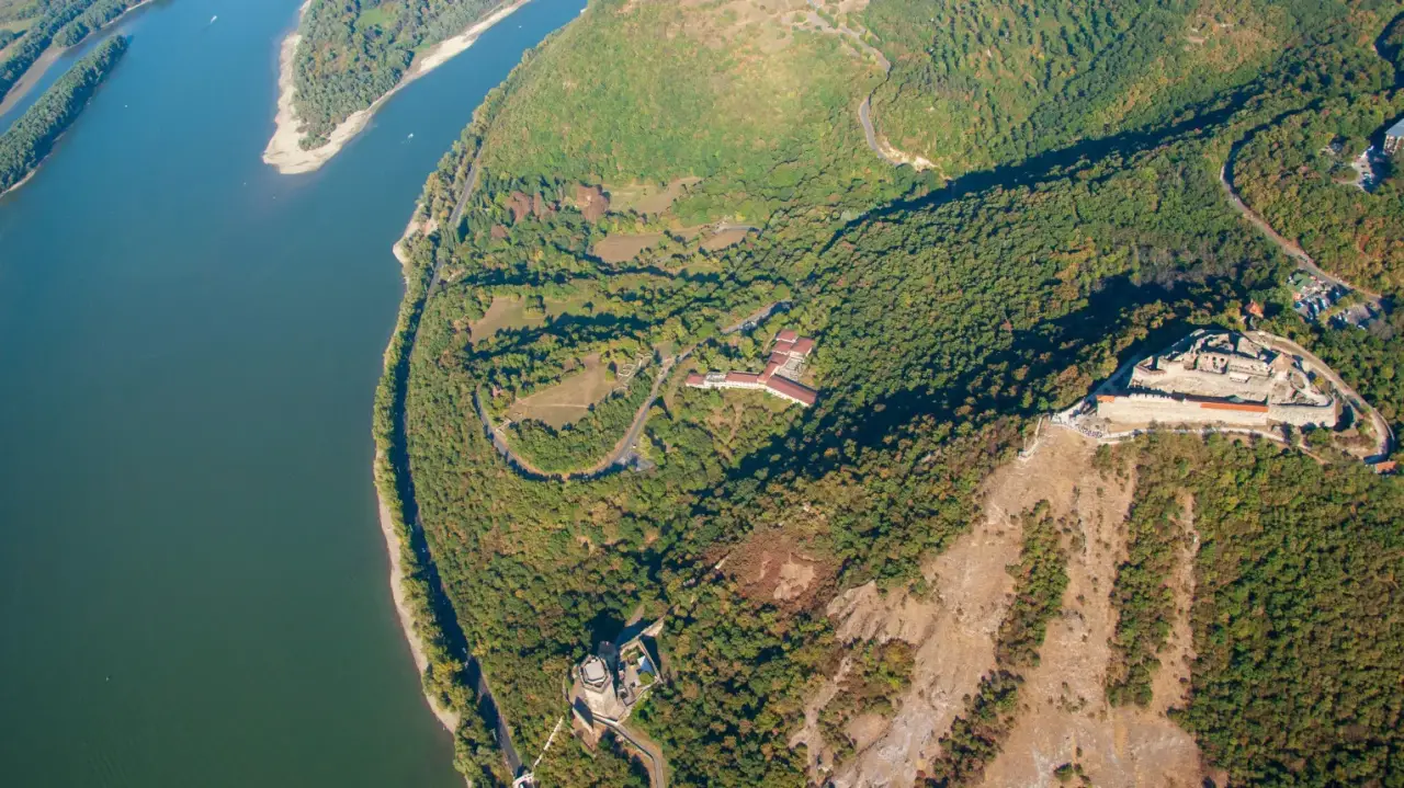 Irány Visegrád 440 lóerős ATX typeS 22-es motorcsónakkal