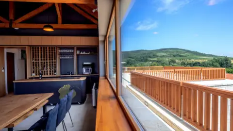 7 tételes prémium borkóstoló tapas tállal - Harsányi Pincészet 3