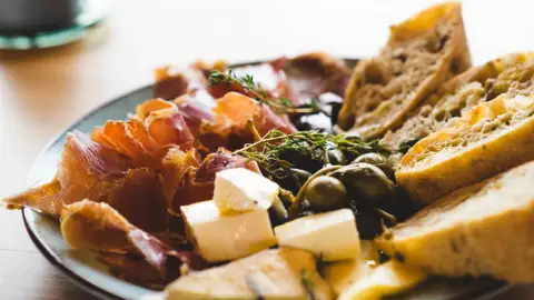 7 tételes prémium borkóstoló tapas tállal - Harsányi Pincészet 1