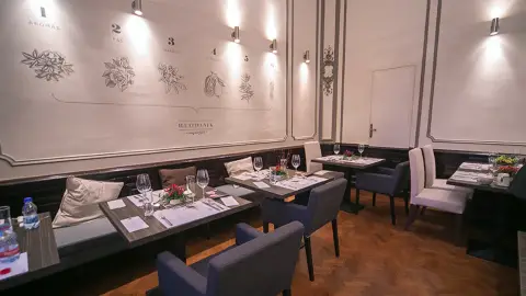 Parfümséf varázsolta illatvacsora a Béterv Lakásétteremben Budapesten 11