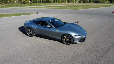 Ferrari Roma élményvezetés az M-Ringen – hétköznap/hétvégén