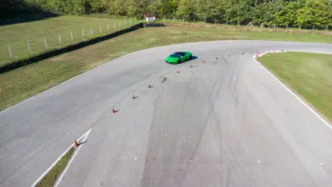 Lamborghini Huracán élményvezetés az M-Ringen – hétköznap/hétvégén 6