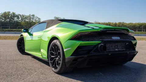 Lamborghini Huracán élményvezetés az M-Ringen – hétköznap/hétvégén 4