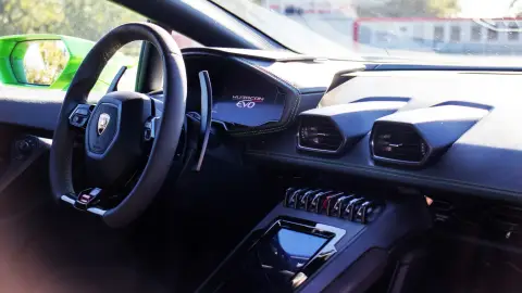 Lamborghini Huracán élményvezetés az M-Ringen – hétköznap/hétvégén 8