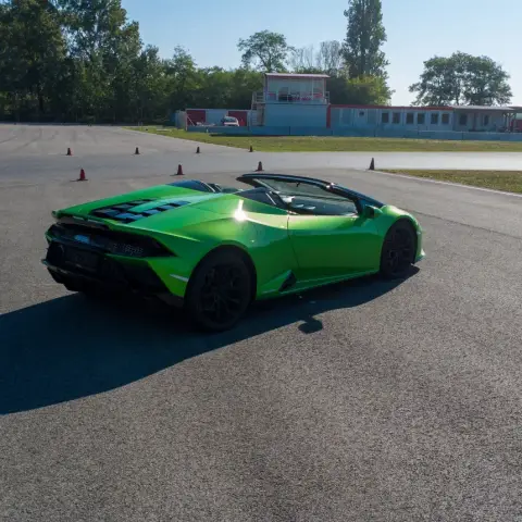 Lamborghini Huracán élményvezetés az M-Ringen – hétköznap/hétvégén 5