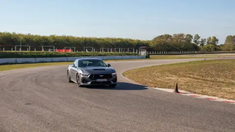 Mustang GT 2024 élményvezetés az M-Ringen – hétköznap/hétvégén 4