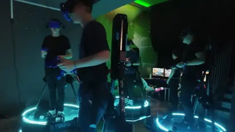 Cyberpunk Szabadulószoba a VR Vidámparkban 3