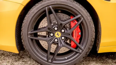 Ferrari California élményvezetés az M-Ringen – hétköznap/hétvégén 4