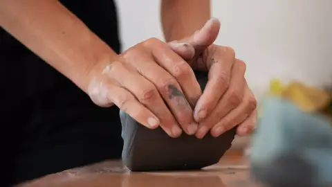 Asztali agyagozás Anyuval! – Anya-Lánya kerámia workshop Nyíregyházán 6