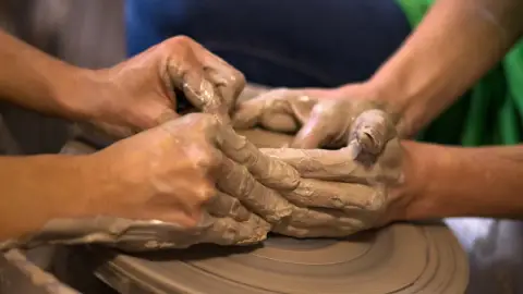 Korongozás Anyuval! – Anya-Lánya kerámia workshop Nyíregyházán 2