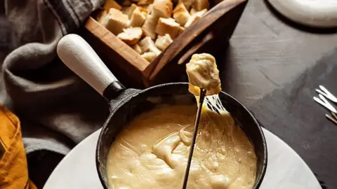 Ahol tényleg "egy tálból" esztek! - Romantikus fondü vacsora kettesben 12