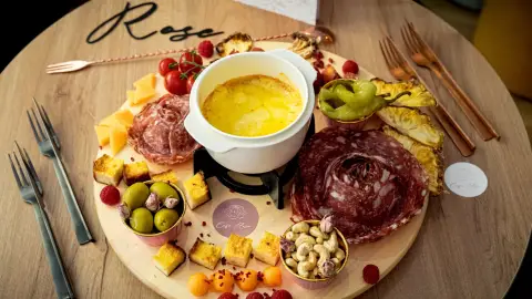 Ahol tényleg "egy tálból" esztek! - Romantikus fondü vacsora kettesben 1