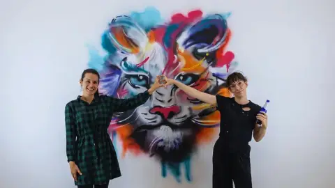 Festékszórós kaland Anyával! - Graffiti Workshop Budapesten 9