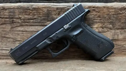 "REBEL" páros 2 az 1-ben élménynap! – Lövészet & VR Szabadulószoba 9