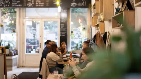 Ünnepi hangulat a KicsiZso-ban! – Bőséges reggeli 2 főre Budapesten 5