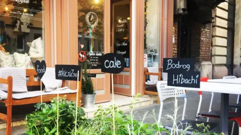 Ünnepi hangulat a KicsiZso-ban! – Bőséges reggeli 2 főre Budapesten 6