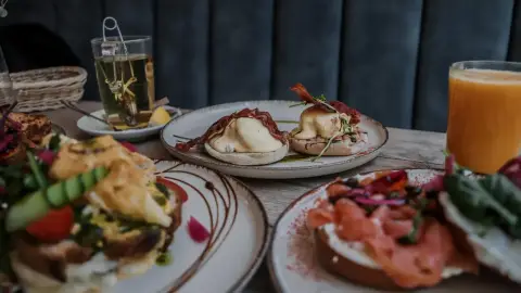 Ünnepi hangulat a KicsiZso-ban! – Bőséges reggeli 2 főre Budapesten 8