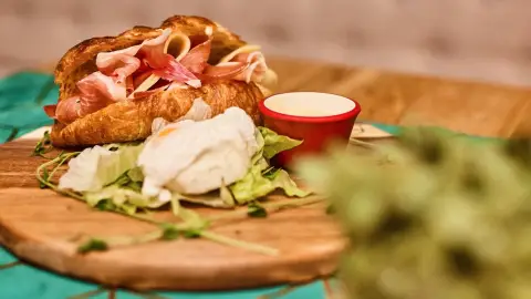 Eggscuse Me?! – Bottomless Brunch Budapest belvárosában 26