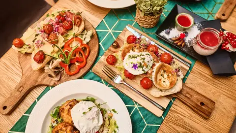 Eggscuse Me?! – Bottomless Brunch Budapest belvárosában 11