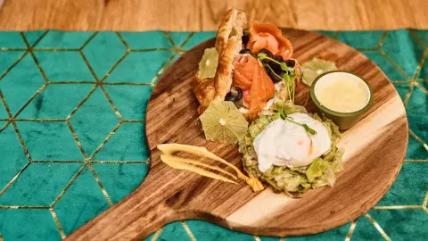 Eggscuse Me?! – Bottomless Brunch Budapest belvárosában 19