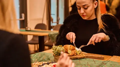 Eggscuse Me?! – Bottomless Brunch Budapest belvárosában 14