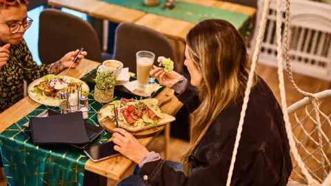 Eggscuse Me?! – Bottomless Brunch Budapest belvárosában 13