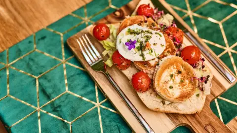 Eggscuse Me?! – Bottomless Brunch Budapest belvárosában 16