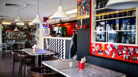 Ízélmény Tarantino stílusában! – Páros À la Carte ajánlat a Quentin's Burgerben 8