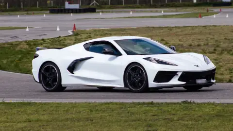 Corvette C8 500LE élményvezetés az M-Ringen – hétköznap/hétvégén 9