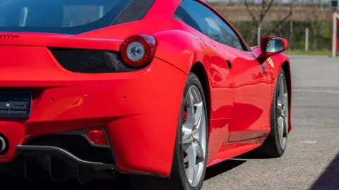 Ferrari 458 élményvezetés az M-Ringen – hétköznap/hétvégén 15