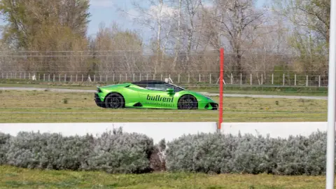 Lamborghini Huracán élményvezetés az M-Ringen – hétköznap/hétvégén 23