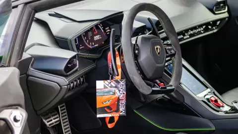 Lamborghini Huracán élményvezetés az M-Ringen – hétköznap/hétvégén 19