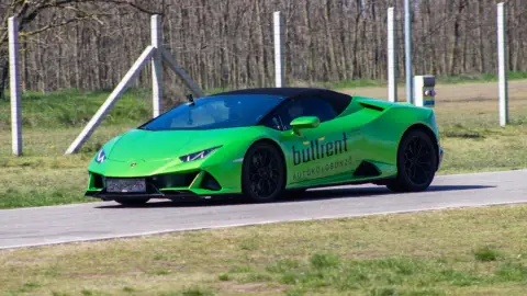 Lamborghini Huracán élményvezetés az M-Ringen – hétköznap/hétvégén 28