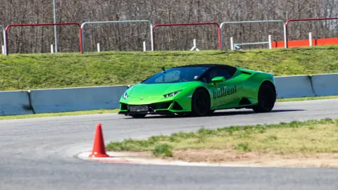 Lamborghini Huracán élményvezetés az M-Ringen – hétköznap/hétvégén 22