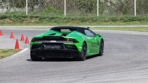 Lamborghini Huracán élményvezetés az M-Ringen – hétköznap/hétvégén 27