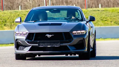 Mustang GT 2024 élményvezetés az M-Ringen – hétköznap/hétvégén 10