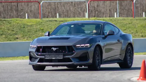 Mustang GT 2024 élményvezetés az M-Ringen – hétköznap/hétvégén 14