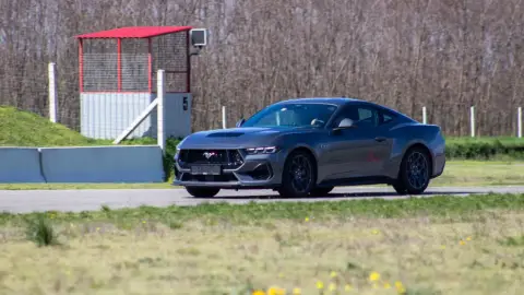 Mustang GT 2024 élményvezetés az M-Ringen – hétköznap/hétvégén 15