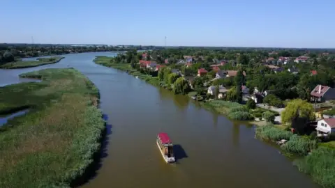Engedély nélkül vezethető motorcsónak Capelli 16 Open a Ráckevei Duna-ágban 3