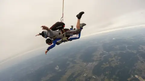 Emelkedj a felhők fölé! – Tandemugrás 3000 méterről Hajdúszoboszlón 1