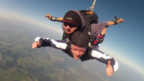 Emelkedj a felhők fölé! – Tandemugrás 3000 méterről Hajdúszoboszlón 4