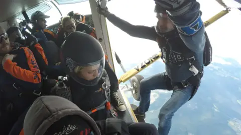 Emelkedj a felhők fölé! – Tandemugrás 3000 méterről Hajdúszoboszlón 5